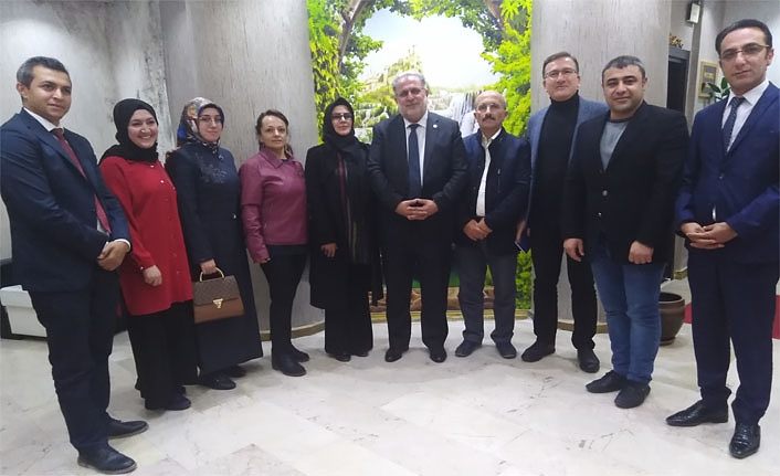 Van Postası Gazetesi Yazarları ile buluşan Gülaçar, “Gençlerle bu şehri geleceğe taşıyacağız”