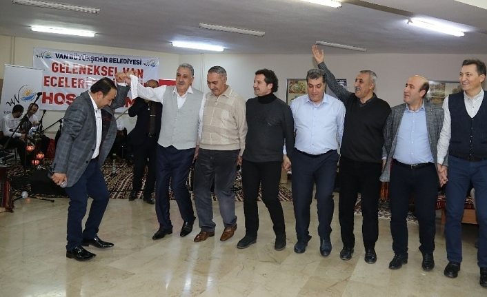 Van’da geleneksel oturma gecesi