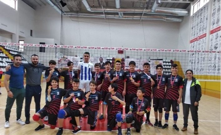 Vanlı voleybolcular çeyrek finalde