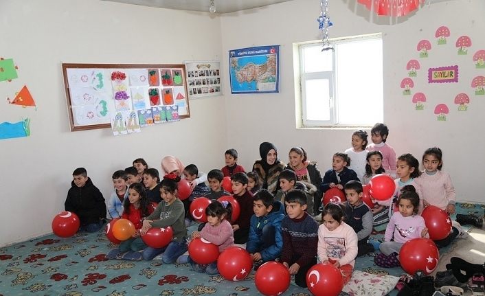 Başkale’de ’Bir Oyun Bin Tebessüm’ projesi devam ediyor