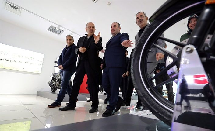 Mustafa Varank Kuralkan’ın Van’da başlayan başarı hikayesini paylaştı