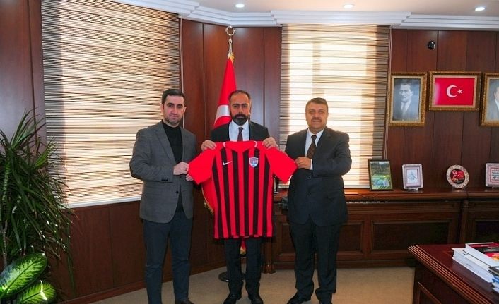 Rektör Şevli’ye Van Spor FK forması