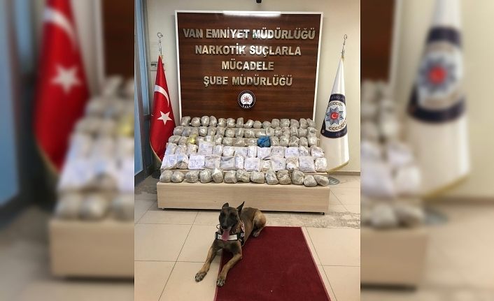 Şüphe üzerine durdurulan araçta çuval çuval eroin ele geçirildi