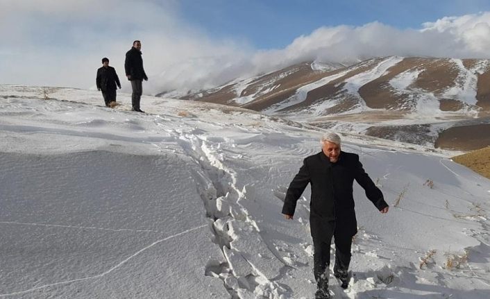 VASKİ ekibi karlı dağları aşarak arızaları gideriyor