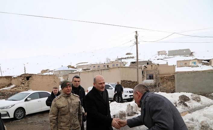 Bakan Soylu Van Başkale’de deprem bölgesinde