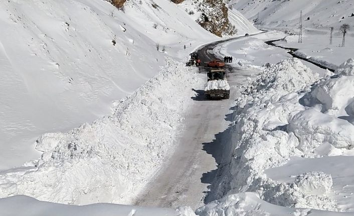 Çatak yolu 3 gün sonra ulaşıma açıldı
