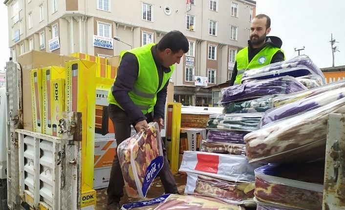 Edremit Belediyesinden deprem bölgesine yardım
