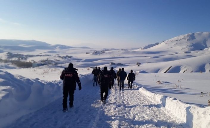 İran sınırında 13 düzensiz göçmenin donduğu ihbarı