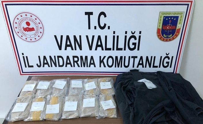 Kıyafet astarına gizlenmiş 3 kilo 100 gram eroin ele geçirildi