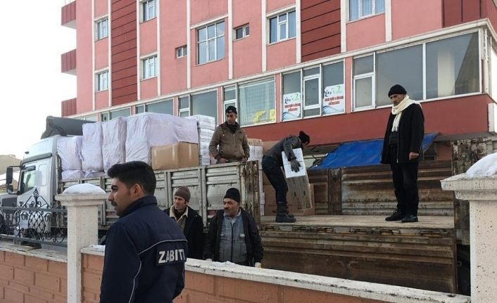Özalp ilçesinden depremzedelere yardım
