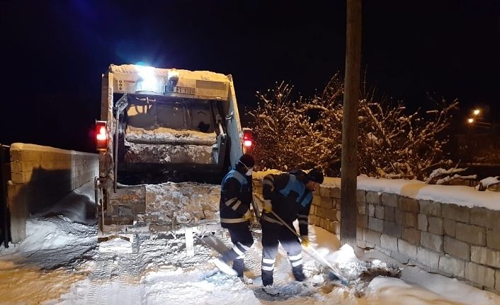 Tuşba’da temizlik işçilerinin zorlu kış mesaisi