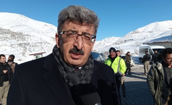 Van'daki çığ bölgesindeki hastalar askeri helikopterle sevk ediliyor