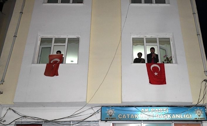 Çatak’tan sağlık çalışanlarına alkış