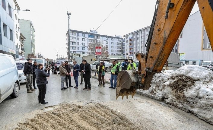 İpekyolu’nda yol bakım ve onarım çalışması