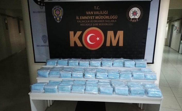 Van’da 6 bin 900 adet kaçak maske ele geçirildi