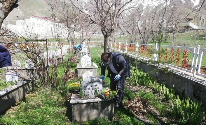Başkan Sabırlı’dan şehitliğe ziyaret
