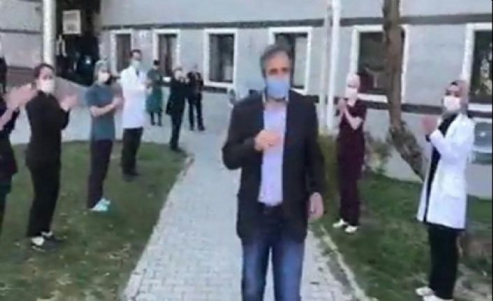 Koronavirüs tedavisi biten 3 kişi alkışlarla taburcu oldu
