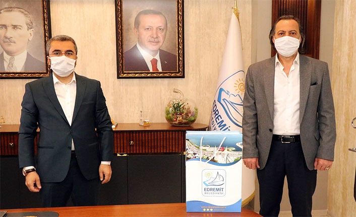Van Edremit Belediye Başkanı Say berber ve kuaförleri unutmadı