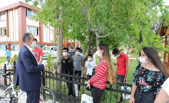 Gürpınar Belediyesinden vatandaşlara bayram hediyesi