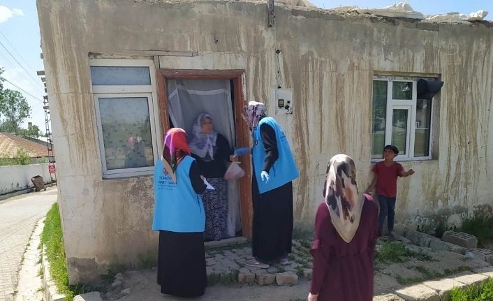 Türkiye Diyanet Vakfı, Van’daki 525 yardıma muhtaç aileye adak ve kurban eti yardımı gerçekleştirdi