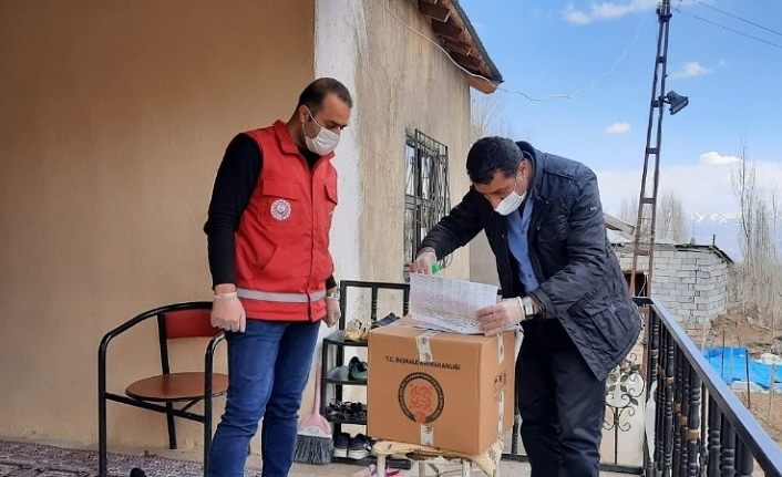 Van Başkale'de Ramazan ayında 3 bin 650 aileye gıda yardımı