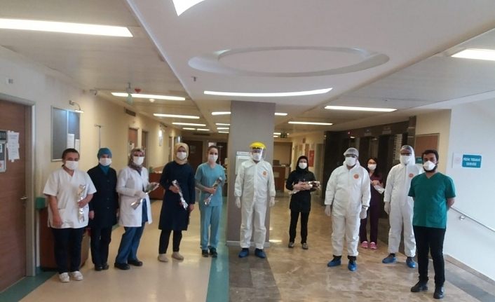 Van'da korona tedavisi gören hastalara ‘Anneler Günü’ ziyareti