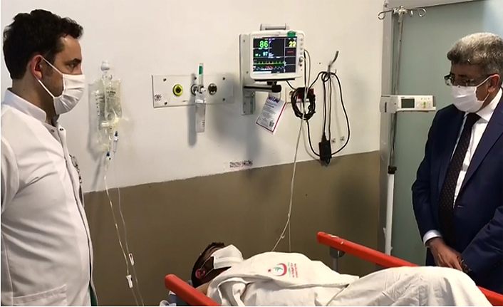 Van Valisi Bilmez Özalp'te saldırıda yaralanan Belediye Personelini ziyaret etti