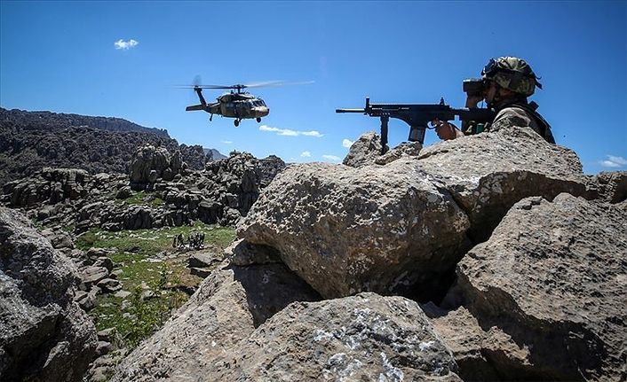 Van’da AK Parti binasına bombalı saldırı düzenleyen terörist etkisiz hale getirildi
