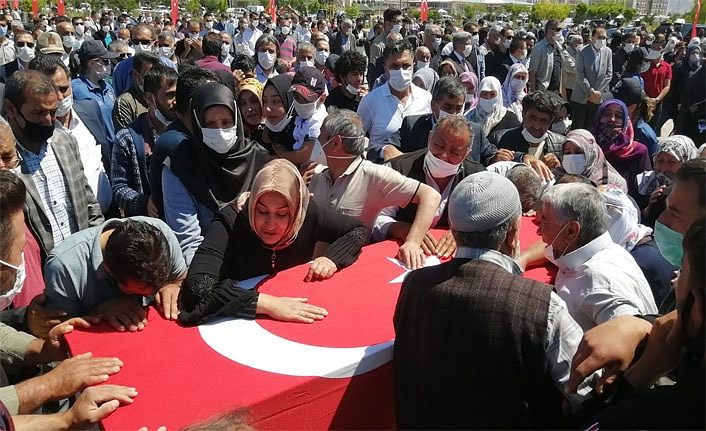 Siyasi Parti Van İl başkanlarından terör örgütü PKK saldırısına kınama ve şehit siviller için taziye mesajı