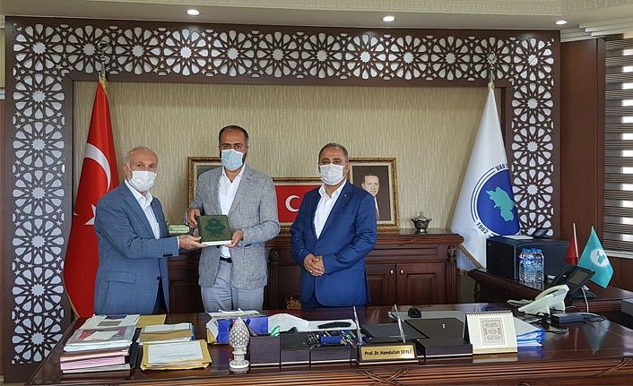 Van İl Müftüsü Keskin YYÜ Rektörü Şevli’yi ziyaret etti