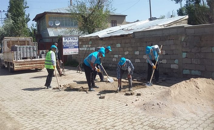Van İpekyolu Belediyesi'nden yol yapım, bakım ve onarım çalışması