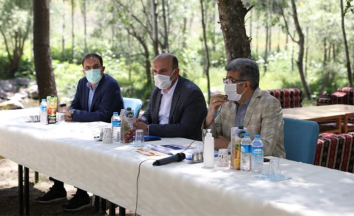 Van Valisi Bilmez Bahçesaray’da muhtarlarla bir araya geldi