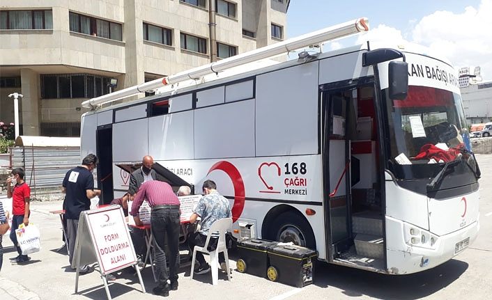 Van’da Kızılay kan bağış kampanyasına yoğun ilgi 