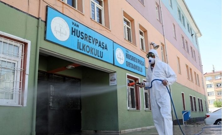 Van’da LGS öncesi okullar dezenfekte ediliyor
