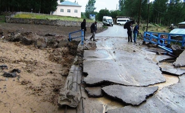 Erciş’te sel 4 mahallede hasara yol açtı