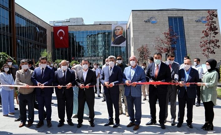 Vali Bilmez ‘15 Temmuz Fotoğraf Sergisi’ni açtı