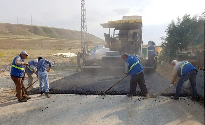 Van Büyükşehir Belediyesi briketçiler sitesinin yolunu asfaltladı