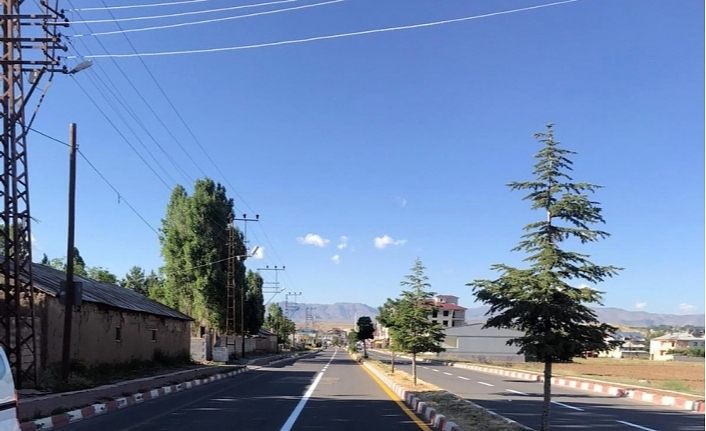 Van Büyükşehir Erciş’te yol çizgilerini yeniledi