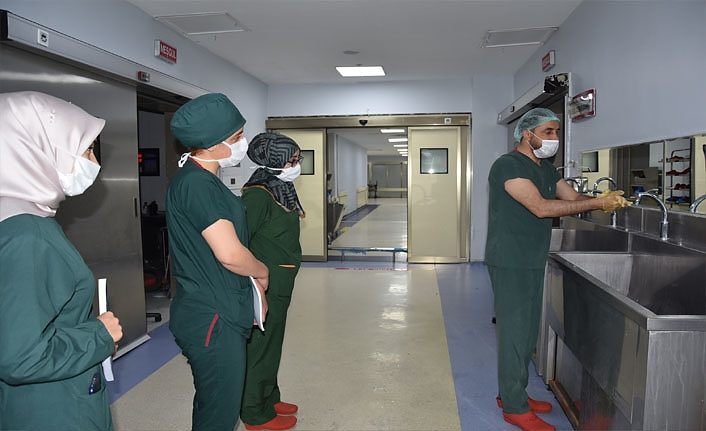 Van SBÜ’de Cerrahi El Yıkama Eğitimi verildi