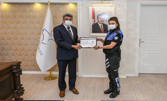 Van Valisi Bilmez'den Yılın En İyi TDP İl Uygulamaları Türkiye Birincisi Personellere Başarı Belgesi