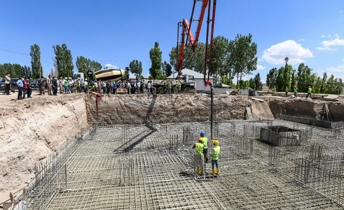 Van Valisi Bilmez, Saray ilçesinde temel atma törenine katıldı