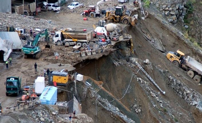 Van Valisi Bilmez’den Artvin’de meydana gelen sel felaketinde hayatını kaybeden vatandaşlar için taziye mesajı