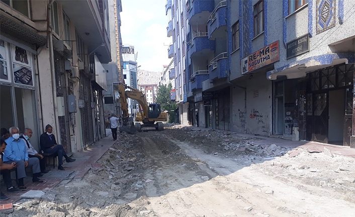 İpekyolu Belediyesi’nden yol yenileme çalışması