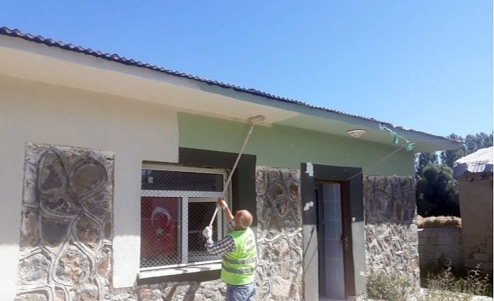 Van büyükşehir belediyesi okulları onarıyor
