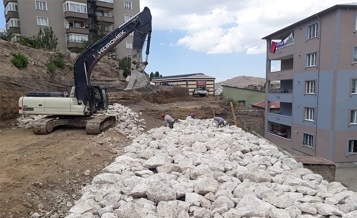 Van Büyükşehir'den Sağlık Sokak'ta hummalı çalışma