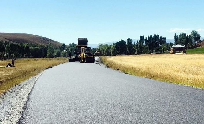 Van Büyükşehir’den çaldıranda yol ve asfalt çalışması