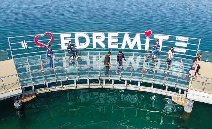 Van Edremit Belediyesi’nin ‘Yüzen Otel’ projesine destek