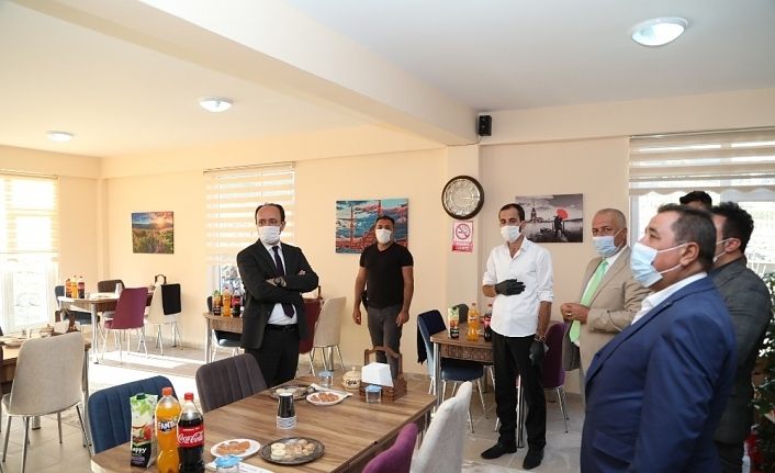 Başkale Kaymakamı Solak kafe açılışına katıldı