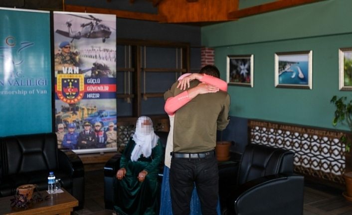 İkna edilen örgüt mensubu Van'da ailesiyle buluştu