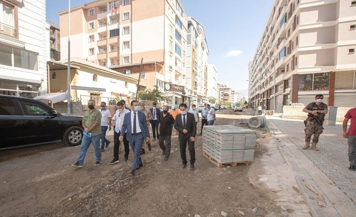 İpekyolu Kaymakamı Aslan, Kavazoğlu Sokak’ta incelemelerde bulundu